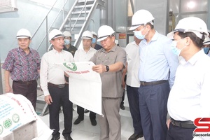 Đồng chí Phó Bí thư Thường trực Tỉnh ủy thăm, nắm tình hình một số doanh nghiệp trên địa bàn huyện Mai Sơn