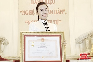 Cô gái Thái Sơn La được phong tặng danh hiệu nghệ sĩ ưu tú