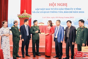 Khơi dậy lòng tự hào, ý thức trách nhiệm của cán bộ, chiến sĩ LLVT và nhân dân