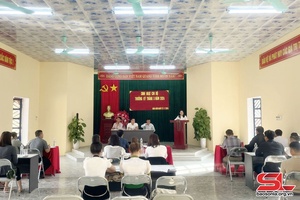 Đồng chí  Trưởng ban Tuyên giáo Tỉnh ủy dự sinh hoạt Chi bộ bản Hiên 