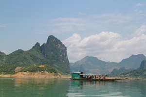  "Leveraging water for peace" - "Nước cho hòa bình"