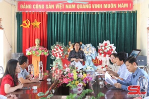 Đồng chí Phó Chủ tịch Thường trực UBND tỉnh kiểm tra tình hình thiệt hại do thiên tai tại huyện Sốp Cộp