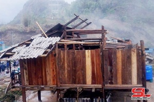 'Mưa đá, gió lốc gây thiệt hại về nhà ở tại xã Chiềng Khay