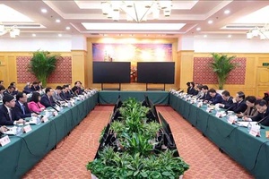 Chủ tịch Quốc hội thăm, làm việc tại Khu thí điểm thương mại tự do Thượng Hải