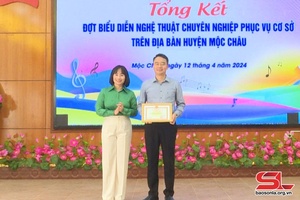 Tổng kết đợt biểu diễn nghệ thuật chuyên nghiệp phục vụ nhân dân trên địa bàn huyện Mộc Châu