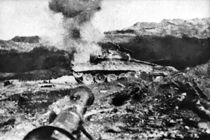 Chiến dịch Điện Biên Phủ: Ngày 19-4-1954, quân ta bắn cháy xe tăng địch