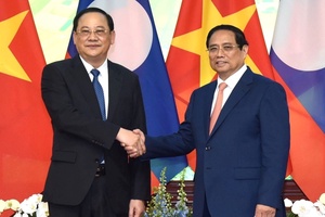 'Thủ tướng Phạm Minh Chính làm việc với Thủ tướng Lào Sonexay Siphandone