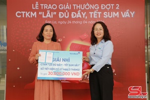 'Vietinbank Chi nhánh Sơn La trao giải thưởng cho khách hàng