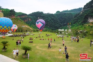 'Khu du lịch Quốc gia Mộc Châu đón gần 17 nghìn khách du lịch ngày nghỉ đầu tiên