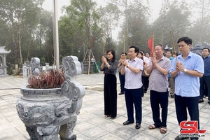 Đoàn công tác của Ủy ban Kiểm tra Trung ương dâng hương tại Đền thờ liệt sĩ tại Khu lịch sử - văn hóa đèo Pha Đin