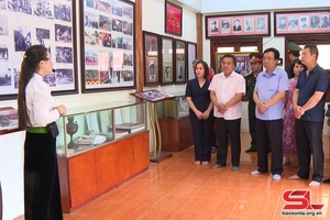 Đoàn công tác của UBKT Trung ương dâng hương tại Khu Di tích lịch sử lưu niệm Trung đoàn 52 Tây Tiến