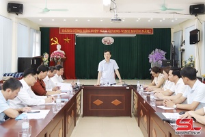 Đồng chí Trưởng ban Tổ chức Tỉnh ủy kiểm tra công tác chuẩn bị Kỳ thi tốt nghiệp THPT tại huyện Mường La