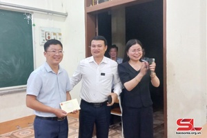 Đồng chí Phó Chủ tịch UBND tỉnh kiểm tra công tác ôn thi tốt nghiệp tại Trường THPT Bắc Yên