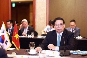 Thủ tướng Phạm Minh Chính tọa đàm với chuyên gia, nhà khoa học Hàn Quốc trong lĩnh vực bán dẫn và trí tuệ nhân tạo