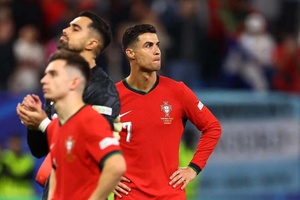 'Ronaldo tạm biệt Euro trong nỗi thất vọng