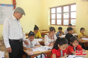Sôi nổi lớp học chữ Thái dịp hè