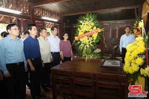 Đoàn công tác tỉnh Sơn La dâng hương tại Di tích Khu lưu niệm Tổng Bí thư Lê Duẩn và Thành cổ Quảng Trị