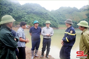 Đồng chí Phó Chủ tịch UBND tỉnh kiểm tra tình hình ngập úng tại Thành phố và huyện Mường La
