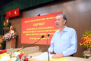 Tô thắm truyền thống vẻ vang của lực lượng Công an nhân dân Việt Nam anh hùng