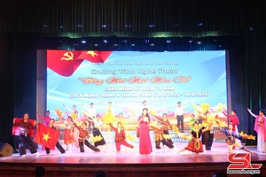 Chương trình nghệ thuật "Sáng mãi một màu cờ"