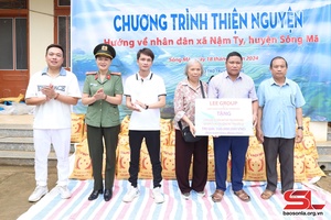 Hỗ trợ trị giá 200 triệu đồng cho nhân dân xã Nậm Ty sau thiên tai