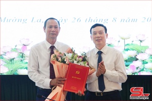 Hội nghị công bố và trao quyết định nghỉ hưu đối với cán bộ