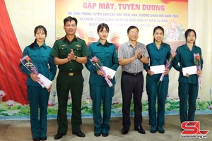 Gặp mặt, tuyên dương thí sinh trúng tuyển vào các học viện, trường trong quân đội năm 2024