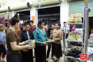 Khai mạc Phiên chợ vùng cao biên giới Phiêng Khoài