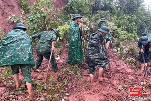 BĐBP Sơn La giúp nhân dân khắc phục hậu quả do mưa bão