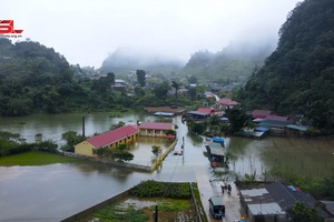 Mưa lớn sau bão số 3, bản Co Tang ngập trong nước