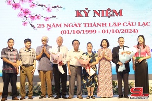 Kỷ niệm 25 năm Ngày thành lập CLB Thơ Hoa Đào