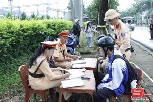 'Ra quân cao điểm xử lý học sinh vi phạm giao thông