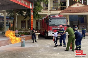 Tuyên truyền kỹ năng PCCC và CNCH cho giáo viên, học sinh