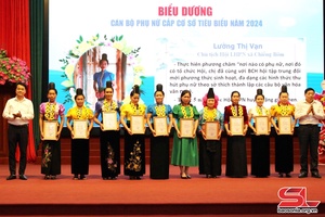 'Biểu dương cán bộ hội phụ nữ cấp cơ sở tiêu biểu
