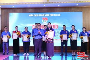 'Chung khảo Liên hoan Báo cáo viên và các Câu lạc bộ “Lý luận trẻ” 