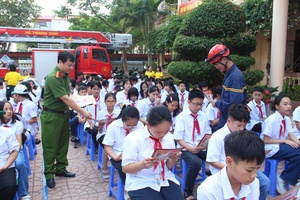 Tuyên truyền kiến thức, kỹ năng PCCC và CNCH cho giáo viên, học sinh