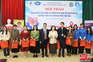 'Tuyên truyền về dự phòng lây nhiễm HIV cho 90 sinh viên Trường Đại học Tây Bắc