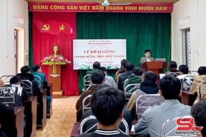 'Khai giảng Lớp bồi dưỡng nhận thức về Đảng năm 2024