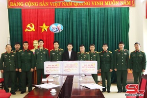 Đồng chí Trưởng Ban Dân vận Tỉnh ủy thăm, chúc tết các đơn vị quân đội, doanh nghiệp viễn thông