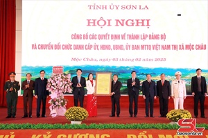 Hội nghị công bố quyết định về thành lập Đảng bộ thị xã Mộc Châu