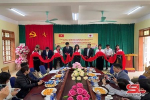 'Bàn giao khu bán trú Trường Tiểu học & THCS Đá Đỏ