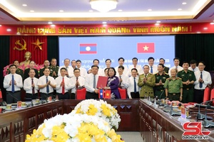 Giao ban công tác biên giới lần thứ XXI giữa tỉnh Sơn La và tỉnh Hủa Phăn