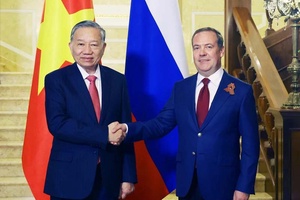 'Tổng Bí thư Tô Lâm hội kiến Chủ tịch Đảng Nước Nga Thống nhất Dmitry Medvedev