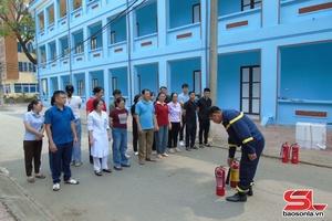 'Huấn luyện nghiệp vụ PCCC và CNCH tại Bệnh viện Mắt tỉnh