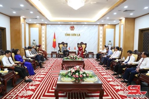 Đại sứ đặc mệnh toàn quyền nước Cộng hòa Chile tại Việt Nam chào xã giao tỉnh Sơn La