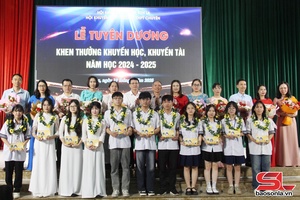 'Trường THPT Chuyên Sơn La tuyên dương học sinh và giáo viên năm học 2024-2025.