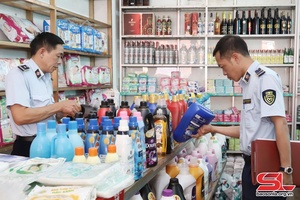 'Tuyên truyền thực hiện cao điểm đấu tranh chống buôn lậu, gian lận thương mại và hàng giả