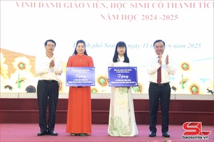 'Thành phố tổng kết năm học 2024-2025 