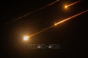 'Israel tấn công trụ sở Bộ Quốc phòng Iran