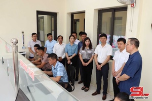 Đồng chí Chủ tịch HĐND tỉnh kiểm tra các điều kiện chuẩn bị đi vào hoạt động chính quyền địa phương 2 cấp tại huyện Mai Sơn